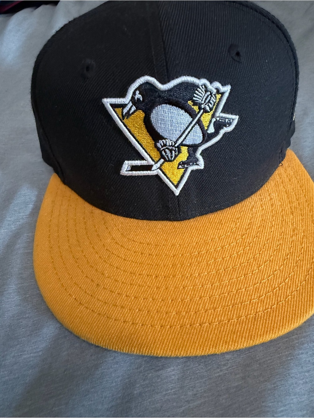 New Era men’s  Pittsburgh Penguins Snapback Hat fitted 7 1/4